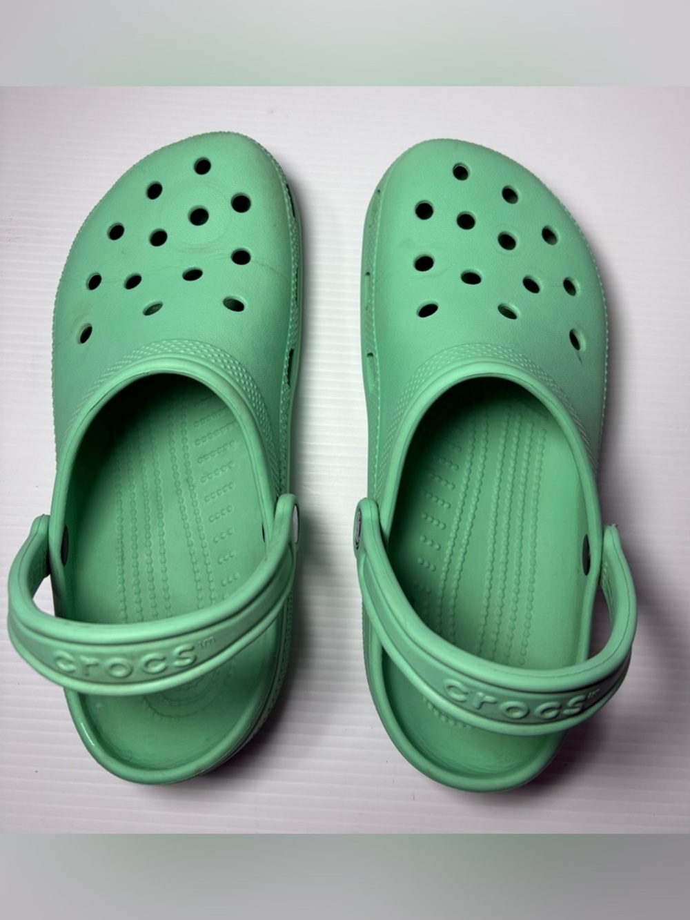 CROCS Classic Clog in Mint Green